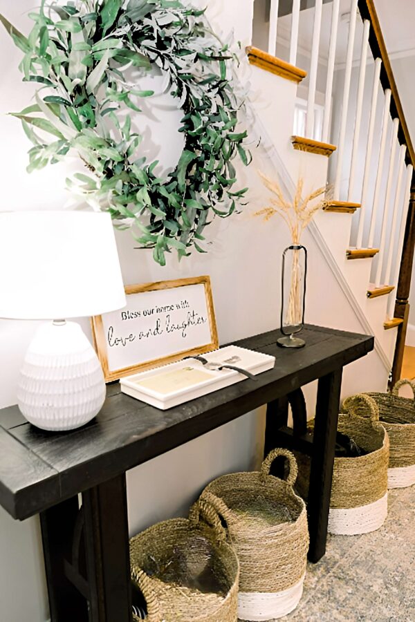 black-hallway-table-with-lamp-and-wreath